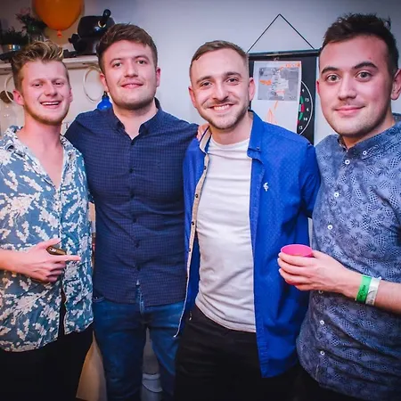 Greg&tom # Formerly Greg & Tom Party Auberge de jeunesse *