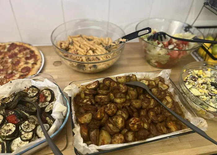 بيت شباب Greg&tom Party *